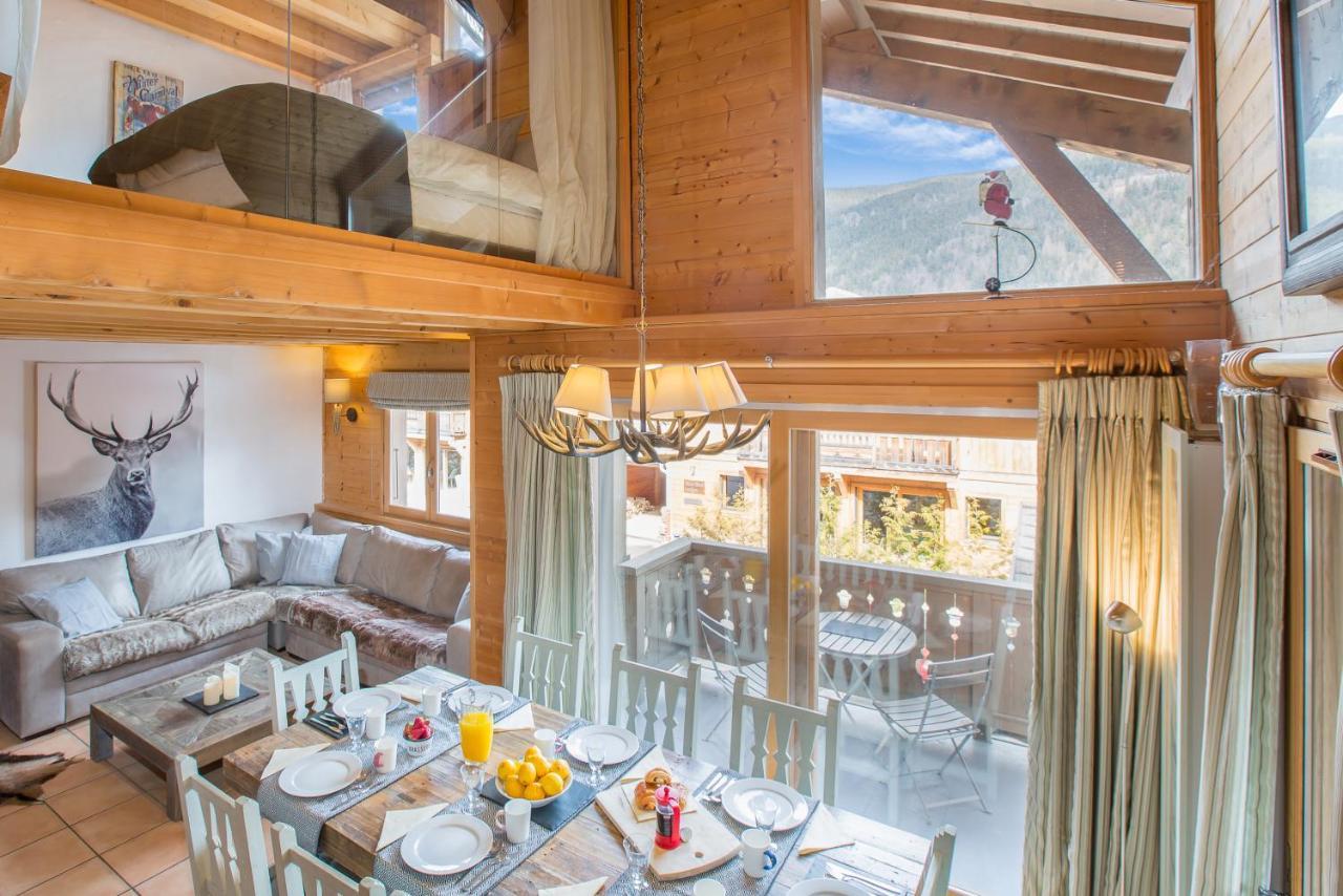 Muguet Gauche With Hot Tub Sleeps 10 Chalet