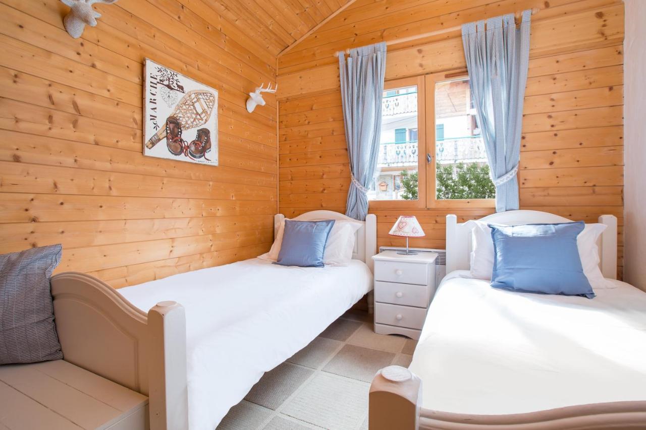 Muguet Gauche With Hot Tub Sleeps 10 *