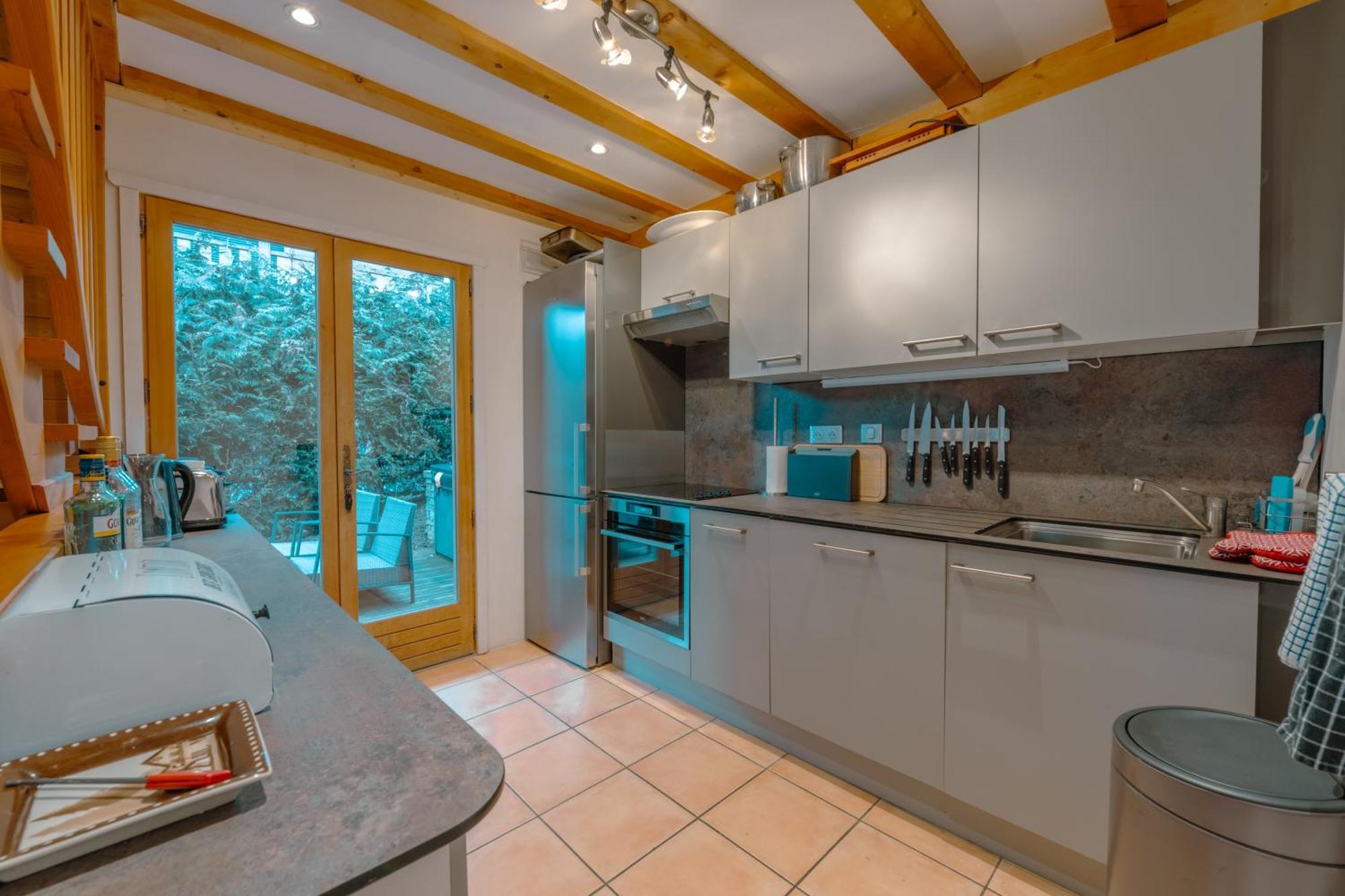 Muguet Gauche With Hot Tub Sleeps 10 Morzine