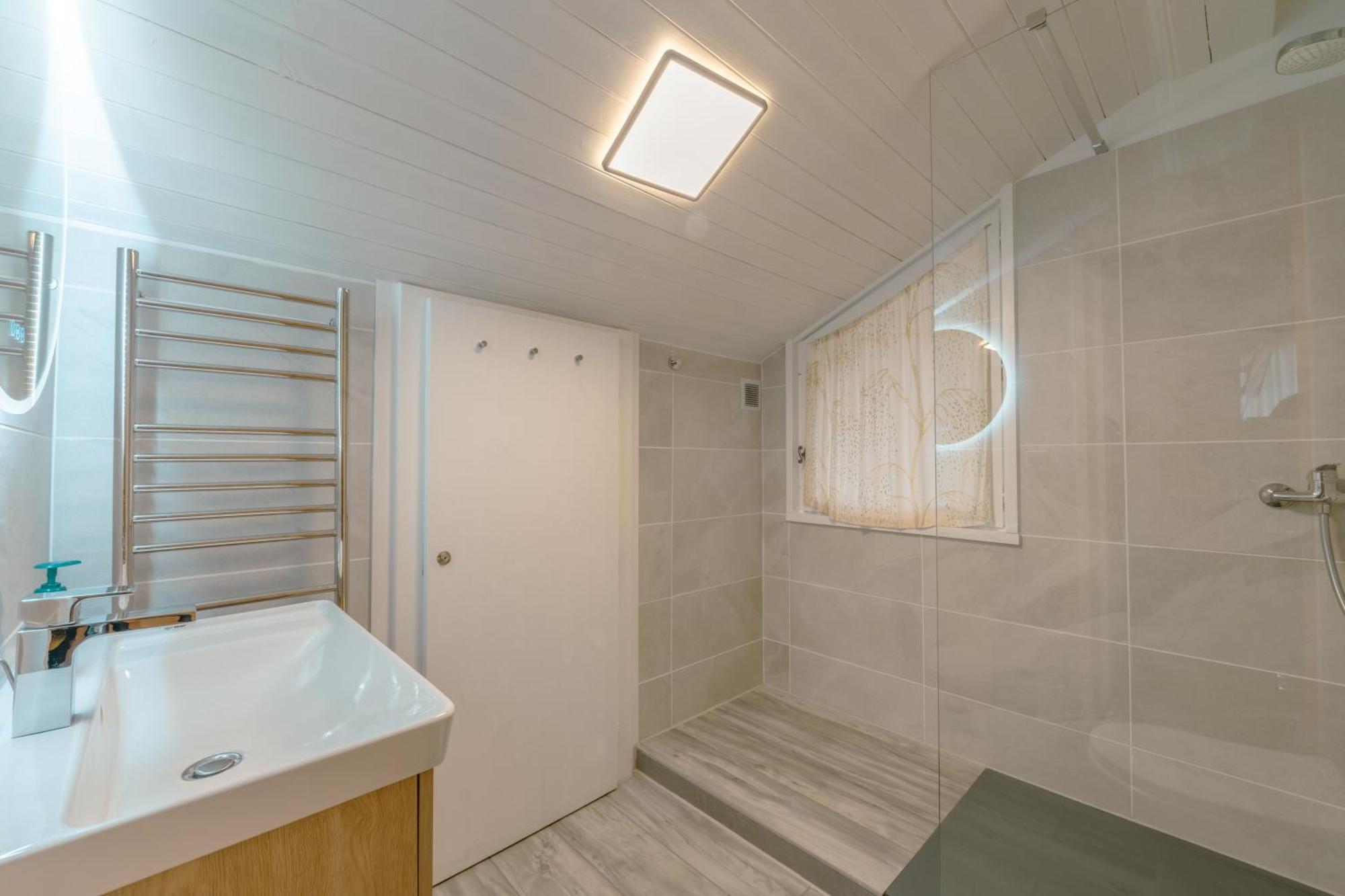 Chalet Muguet Gauche With Hot Tub Sleeps 10 *